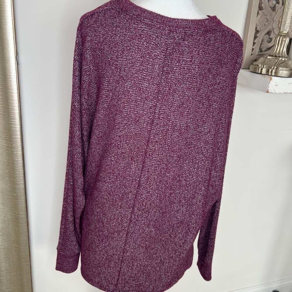 Time and Tru Oversized Lightweight Long Sleeve Top - Picture 7 of 7